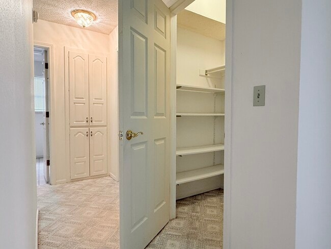 Foto del edificio - 9620 River Ridge Rd