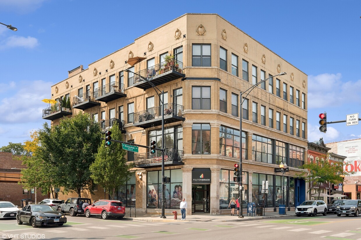 Primary Photo - 1400 N Milwaukee Ave