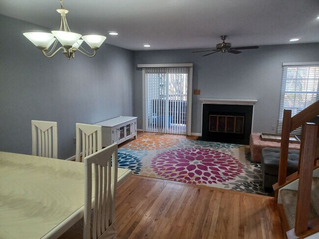 Foto del edificio - 8028 Valleys Crest Ct