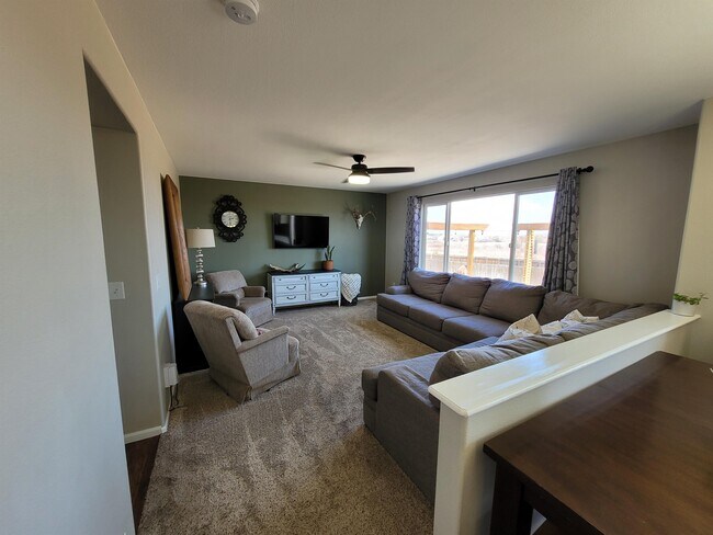 Foto del edificio - 7588 Greenough Rd