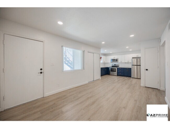 Foto del edificio - FREE FIRST MONTH'S RENT MOVE-IN SPECIAL!  Experience A Modern 2/1 Unit In Phoenix That Feels Right T