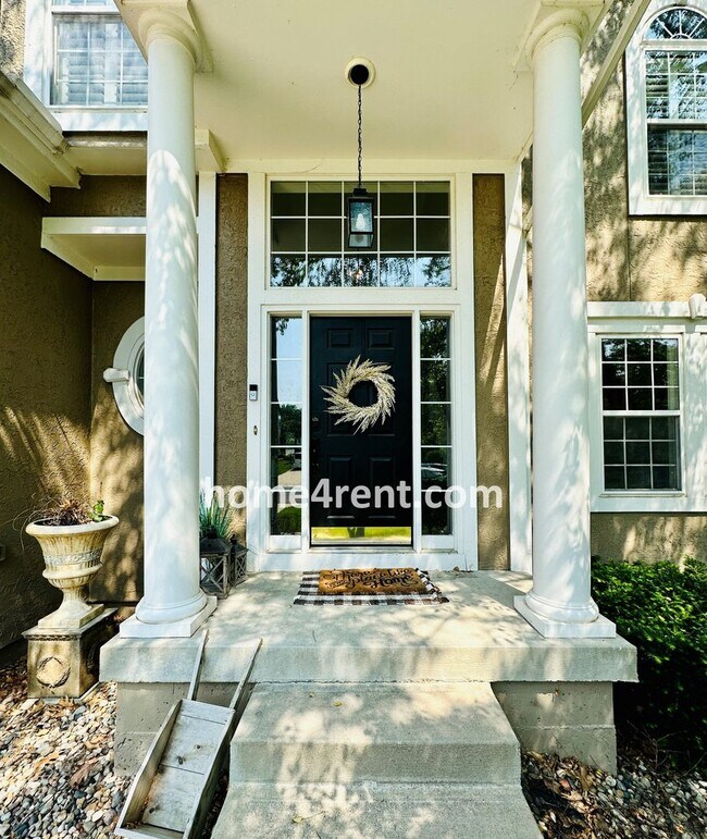 Foto del edificio - Beautiful Four Bedroom Home in a Quiet Nei...
