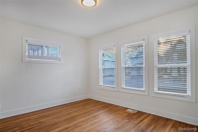 Foto del edificio - 6212 Avery St