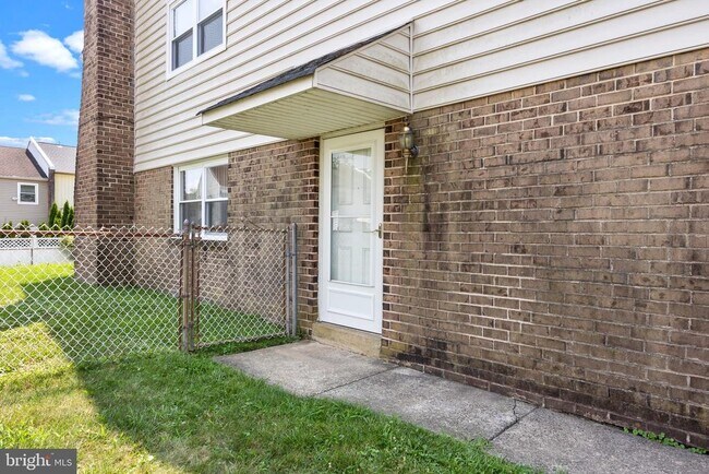Building Photo - 5115 Bay Rd