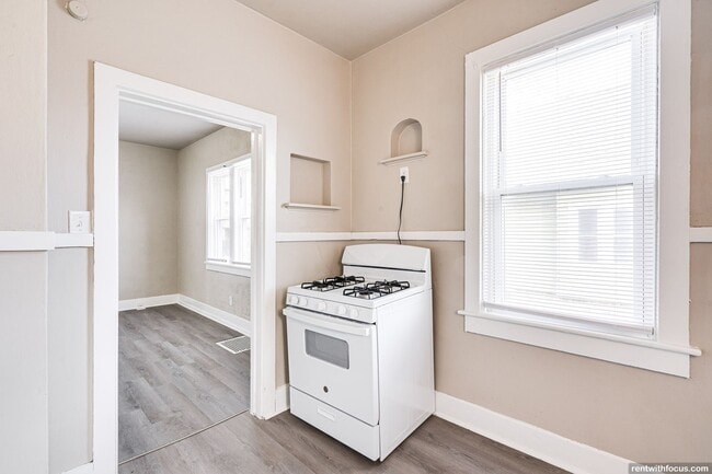 Foto del edificio - 136 E Johnson St