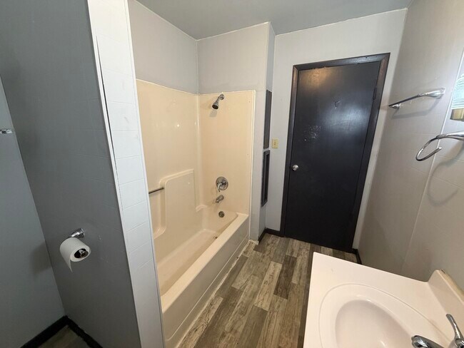 Foto del edificio - 18 Collett-S