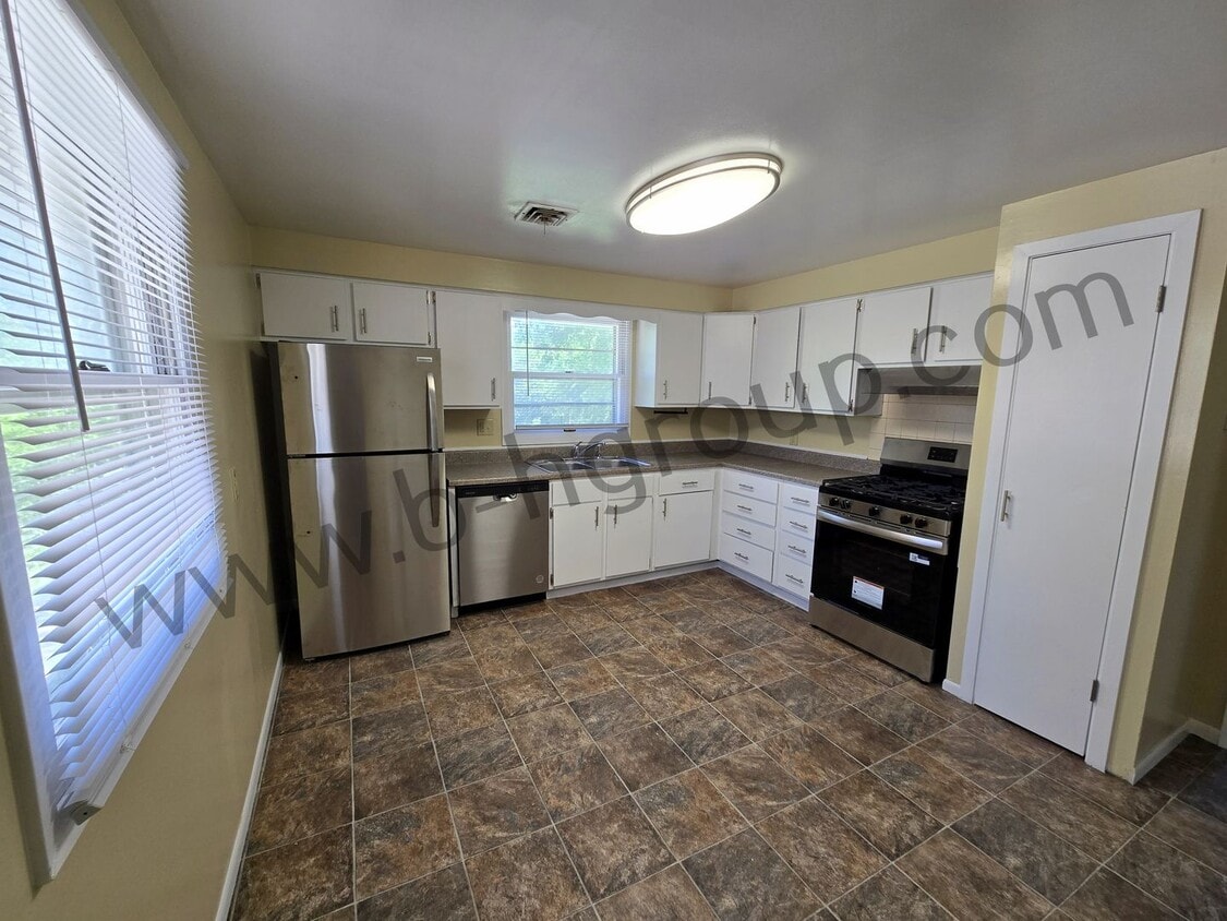 Primary Photo - 8059 27th Ave