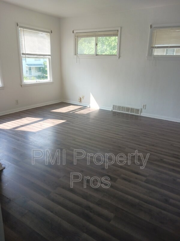 Foto del edificio - 5658 N 61st St