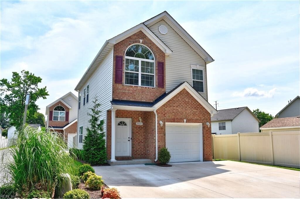 Foto principal - 2837 Estella Dr
