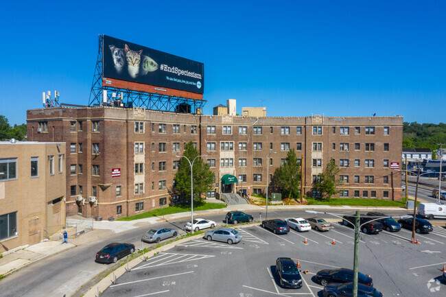 Front View - Elizabeth Manor Apartments