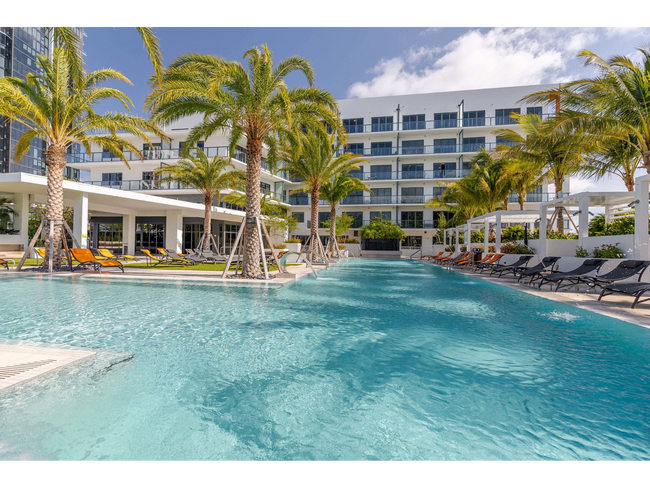 Building Photo - AMLI Midtown Miami