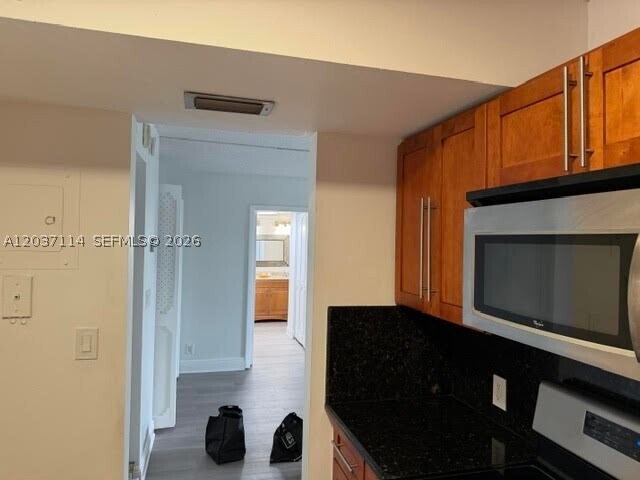 Building Photo - 3301 N Country Club Dr