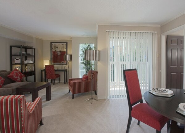 Building Photo - 1526 Lincoln Cir