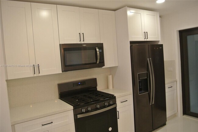 Foto del edificio - 10230 Dolphin Rd
