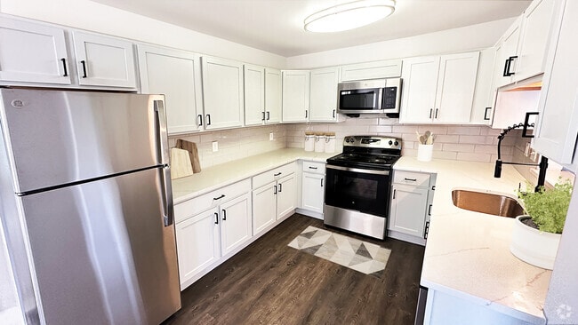 Building Photo - Westbury Village Townhomes