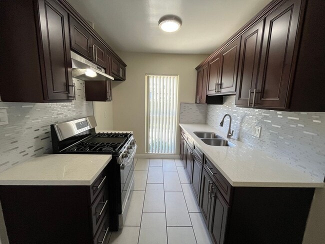 Building Photo - BELLA APARTMENTS: Beautiful 1 Bed - 1 Bath
