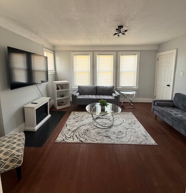 Sala de estar - 11327 Littlefield St