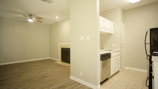 Foto del edificio - PRELEASE 8/15/2025 2/2 with Large Private ...