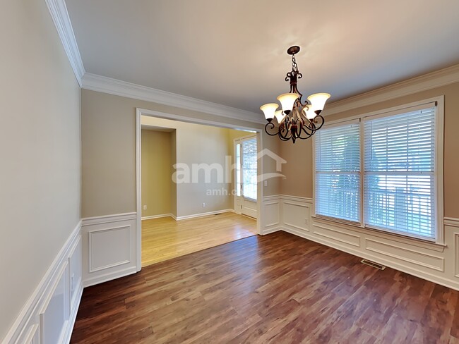 Building Photo - 302 Green Street
