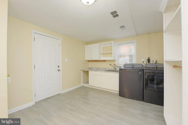 Building Photo - 3711 Crystal Ln