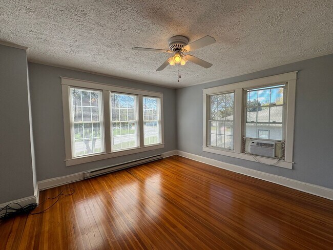 Foto del edificio - A Great Place to Call Home! Upstairs Apartment for Rent!!