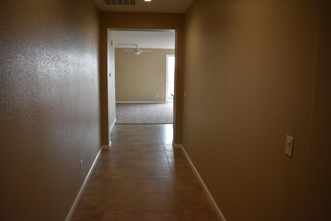 Foto del edificio - 832 Kelsey Ct