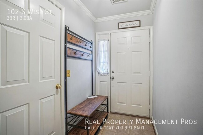 Photo - 102 S Wise St Townhome