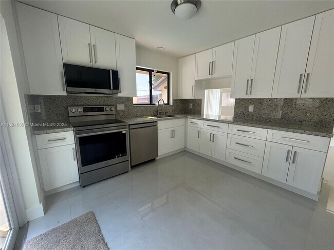 Foto del edificio - 20627 NE 9th Pl
