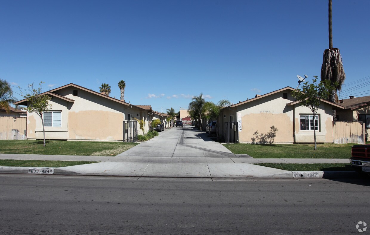 48334847 Live Oak St, Cudahy, CA 90201 Apartments in Cudahy, CA