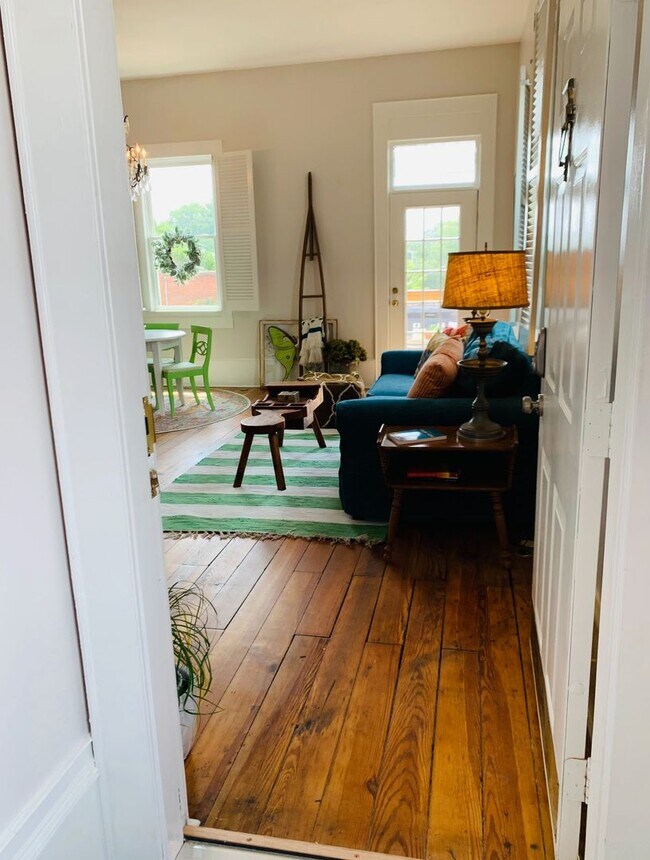 Foto del edificio - Exclusively Offered by Muse Realty, LLC