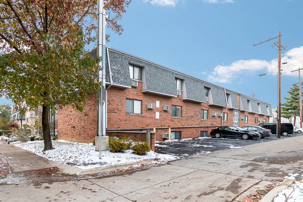 80 W Lane Ave Columbus Oh 43201 Apartments Columbus Oh Apartments Com