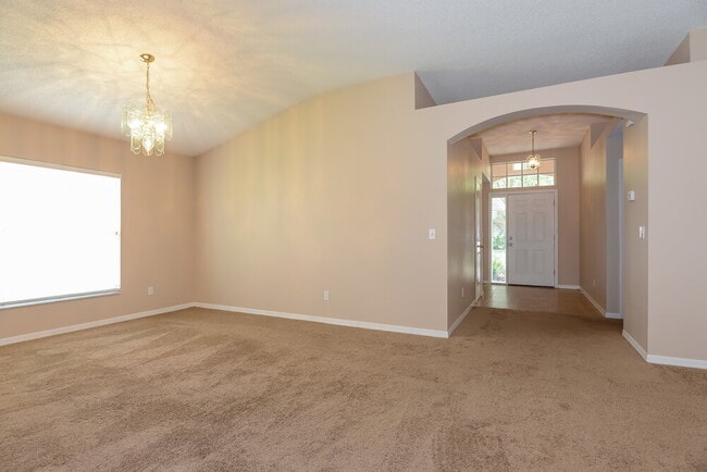 Foto del edificio - 1711 Scotch Pine Dr