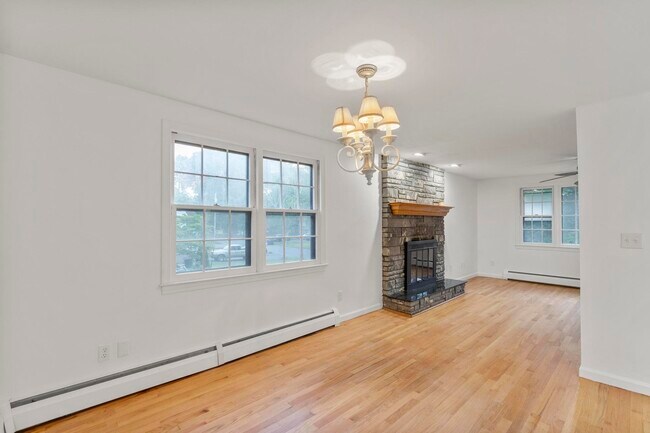 Foto del edificio - 8 Hunt Ln