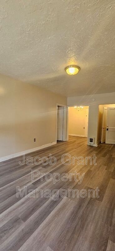 Building Photo - 676 Memorial Dr
