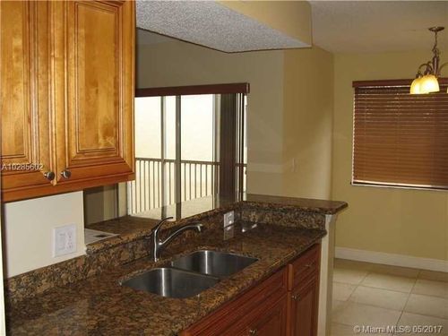 Foto del edificio - 5740 Rock Island Rd