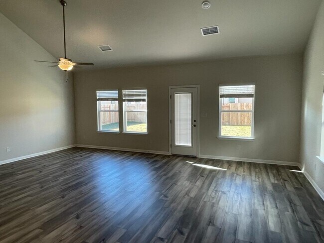 Foto del edificio - 125 Greenspire Ln