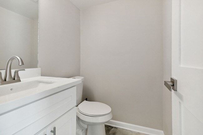 Building Photo - Beautifully Renovated Condo Style Apartment