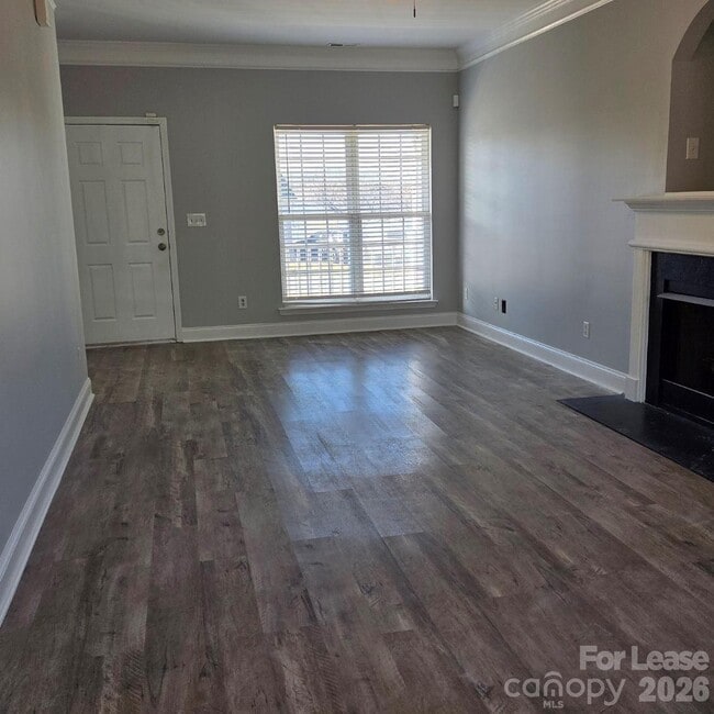 Foto del edificio - 5840 Timbertop Ln