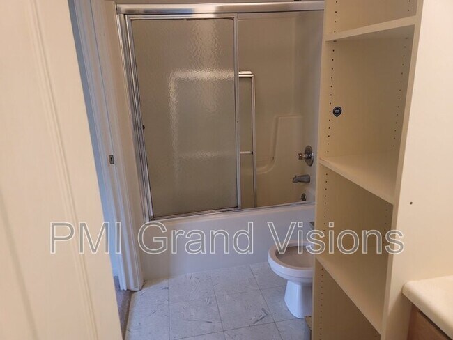 Building Photo - 1305 18th St