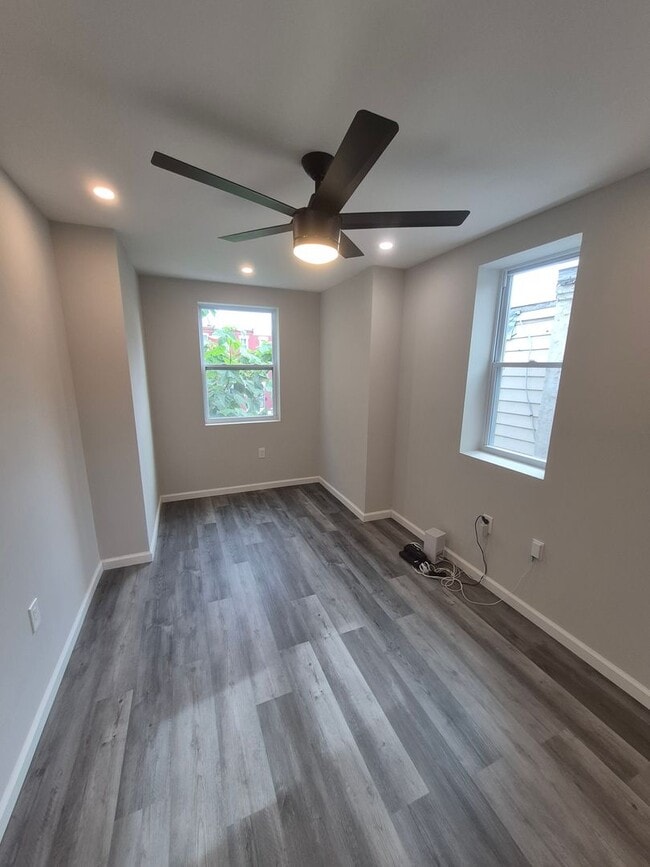 Building Photo - Spacious 3BD/2.5 BA North Philadelphia - A...