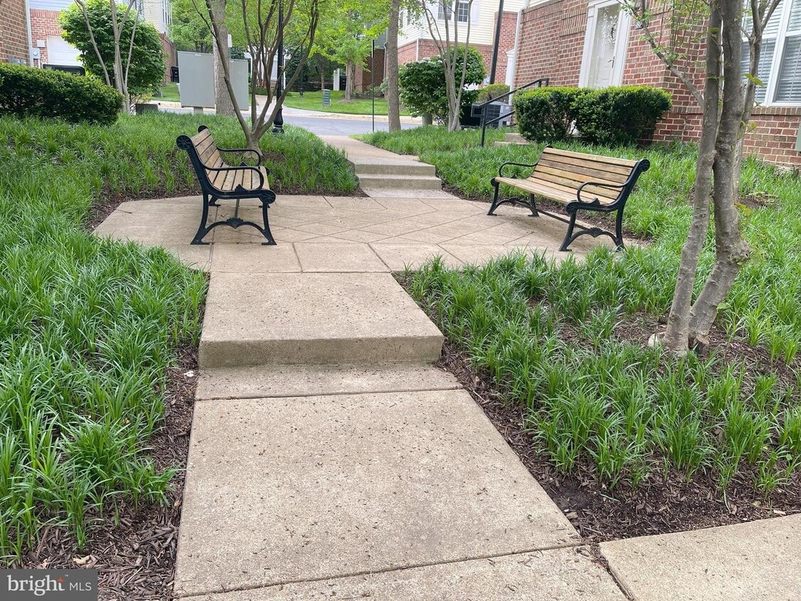 8126 Harper Valley Ln, Falls Church, VA 22042 Townhouse for Rent in