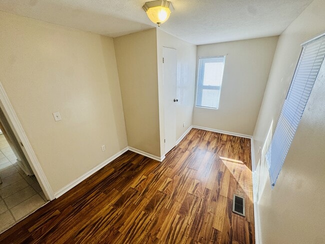 Building Photo - 335 Edgewood Rd