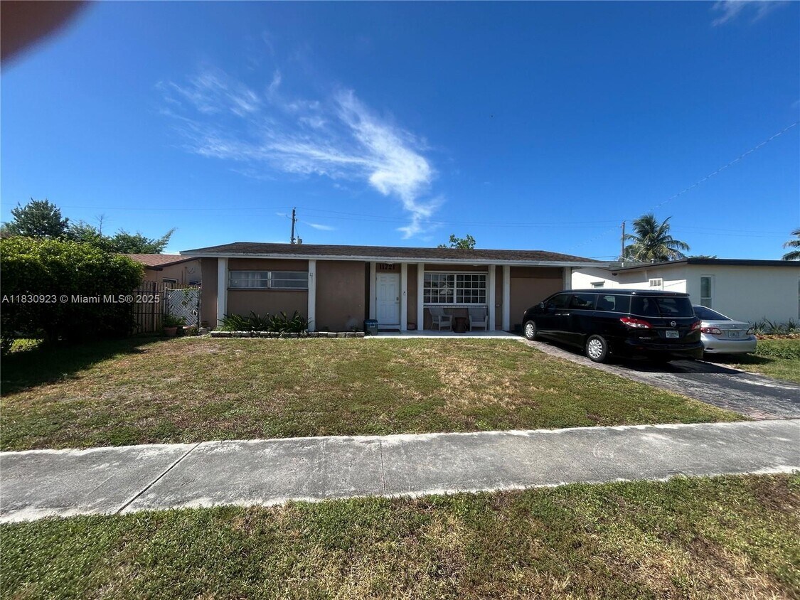 Primary Photo - 11721 NW 32nd Mnr