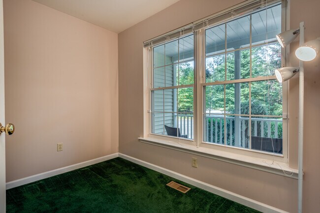 Building Photo - 80 Hillbrook Dr