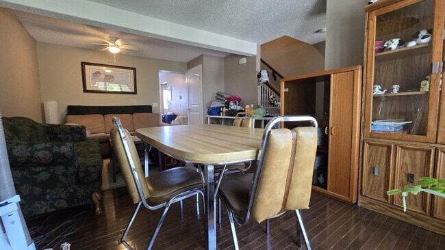 Building Photo - 3.0 bedroom in Calgary Alberta T3J 1Y6