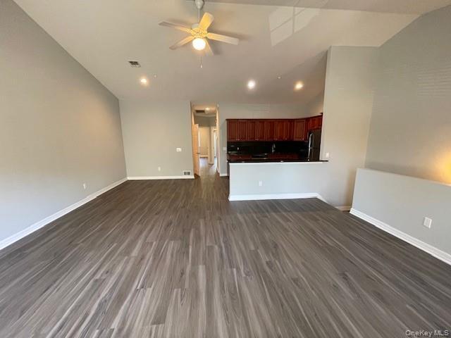 Building Photo - 316 Centre Ct