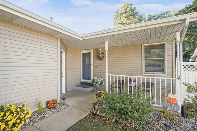 Building Photo - Lovell 237/239 - PLACEMENT