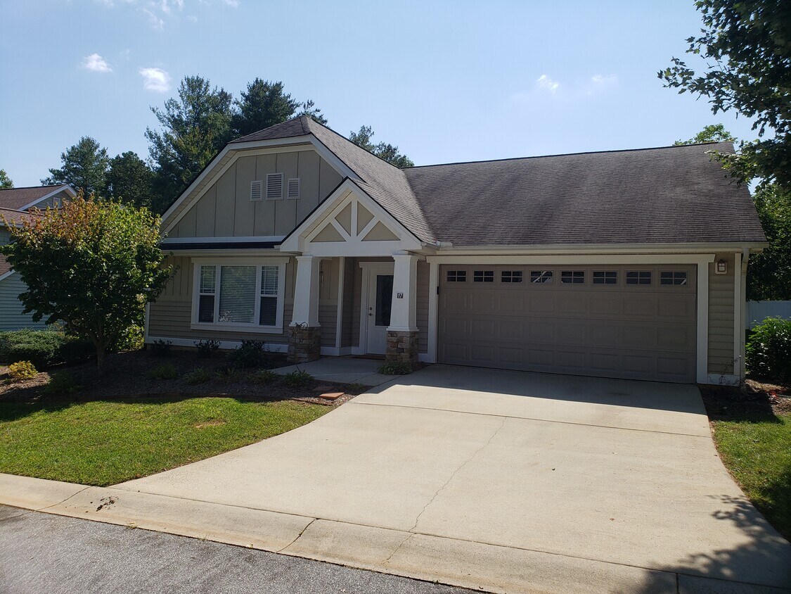 17 Sunview Cir, Arden, NC 28704 House Rental in Arden, NC