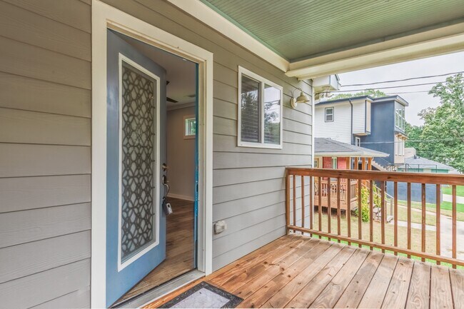 Foto del edificio - 1387 Lyle Ave