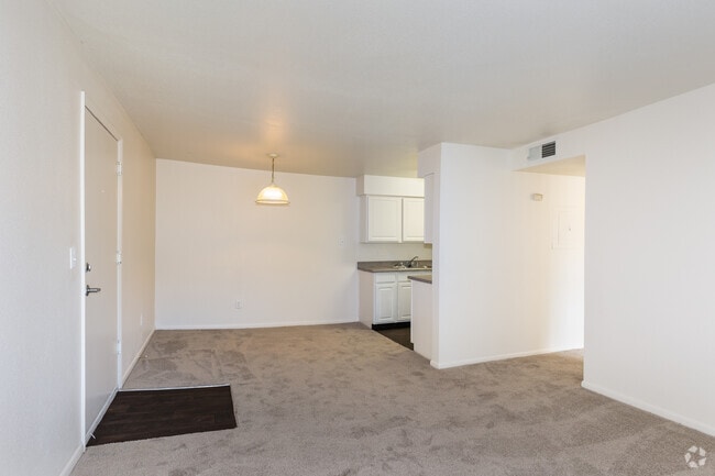 2BR, 1BA - 818SF - Timberleaf Apartments